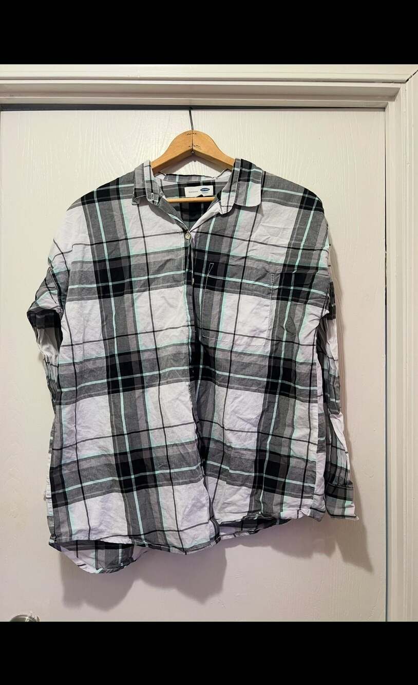Old Navy Women's Plaid Flannel Boyfriend Button Down Shirt